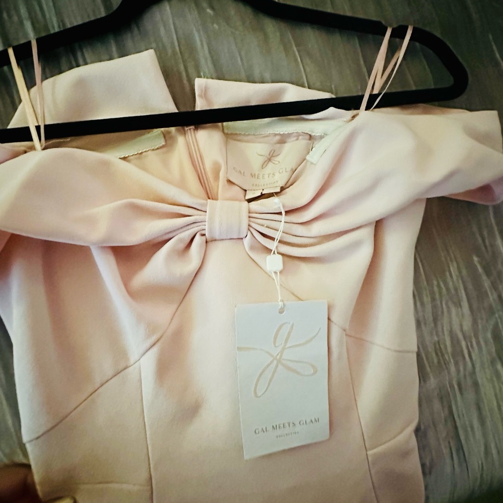 Gal Meets Glam soft pink dress 💕